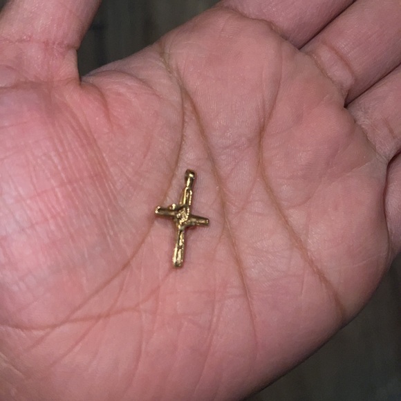 10k gold 3 diamond cross pendant - Picture 7 of 8